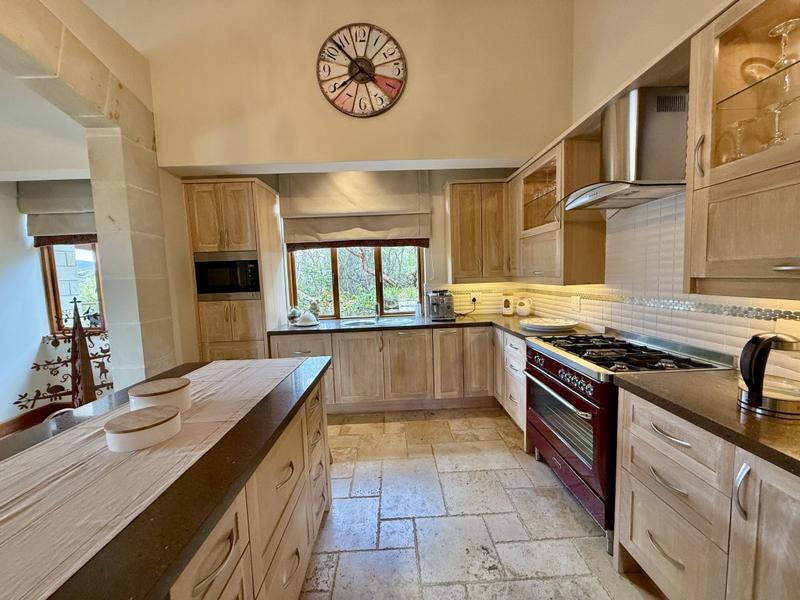 5 Bedroom Property for Sale in Clarens Free State